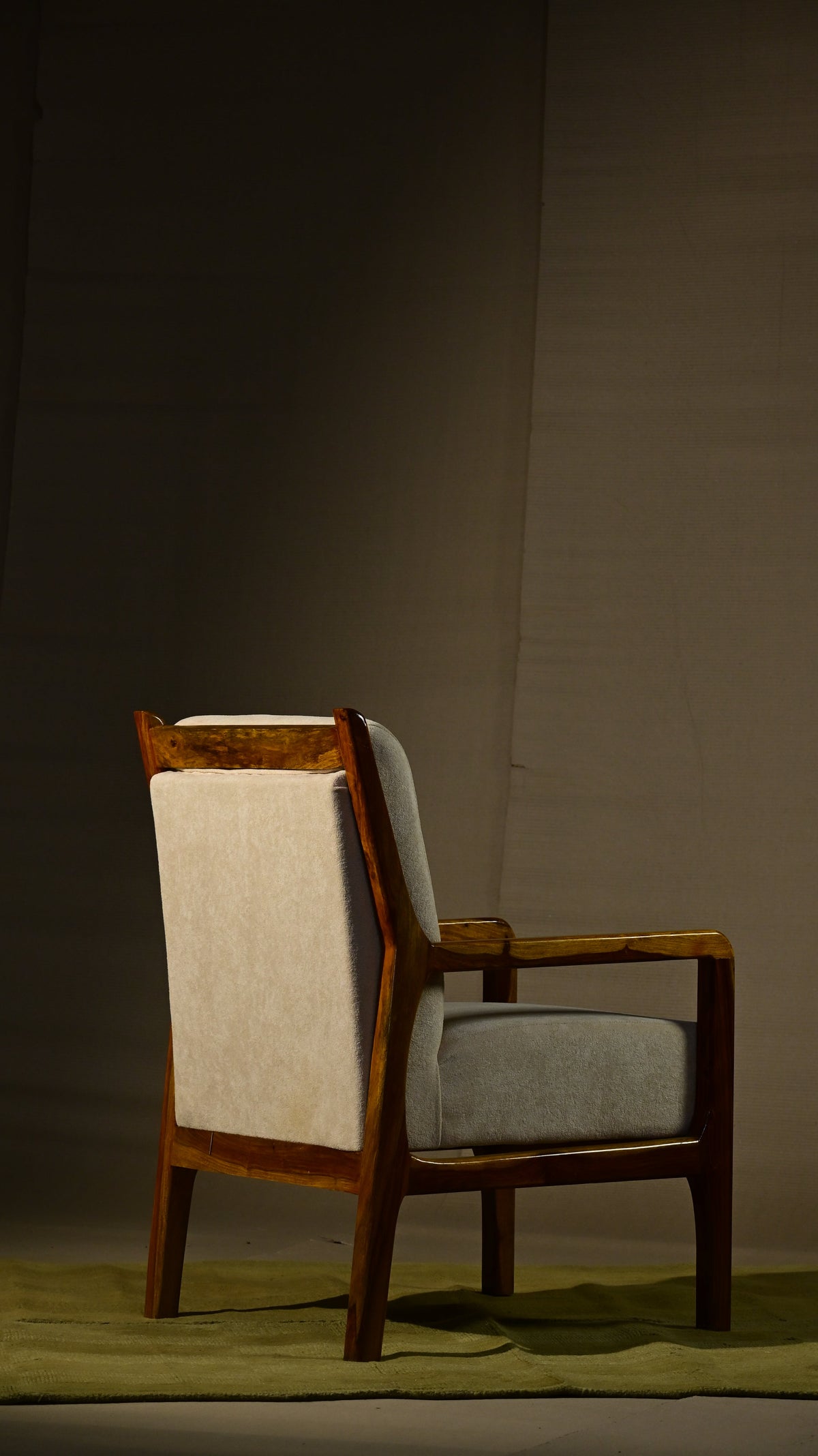 Chairs & Seating