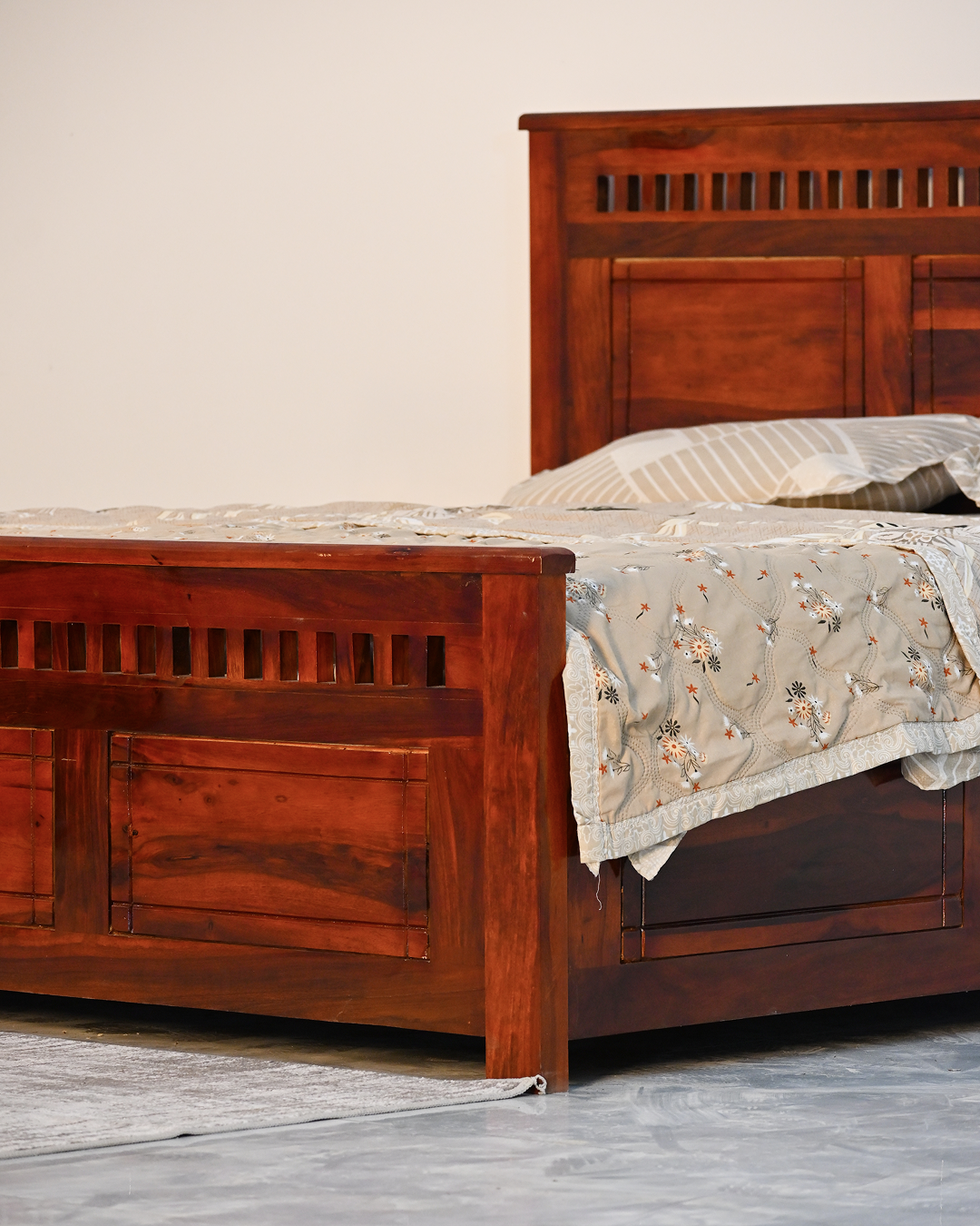 Devansh Heritage Bed