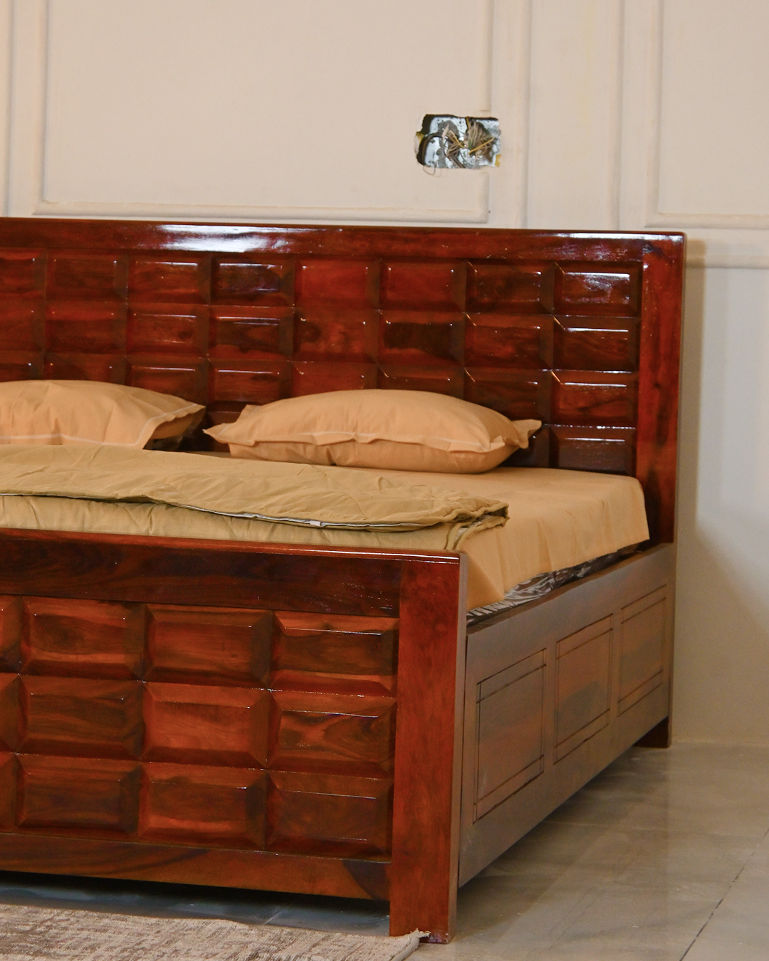 Rajvansh Wooden Bed