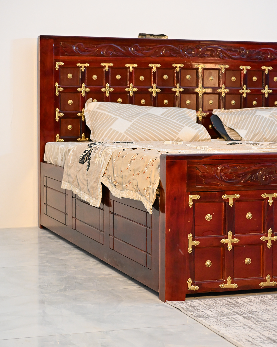 Kohinoor Heritage Bed
