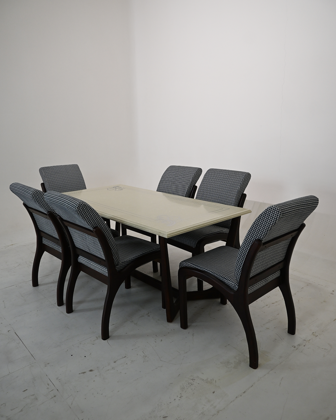 Verona Classic Dining Set
