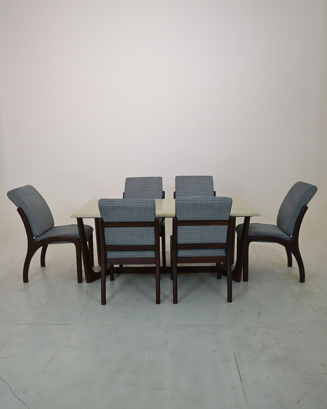 Verona Classic Dining Set